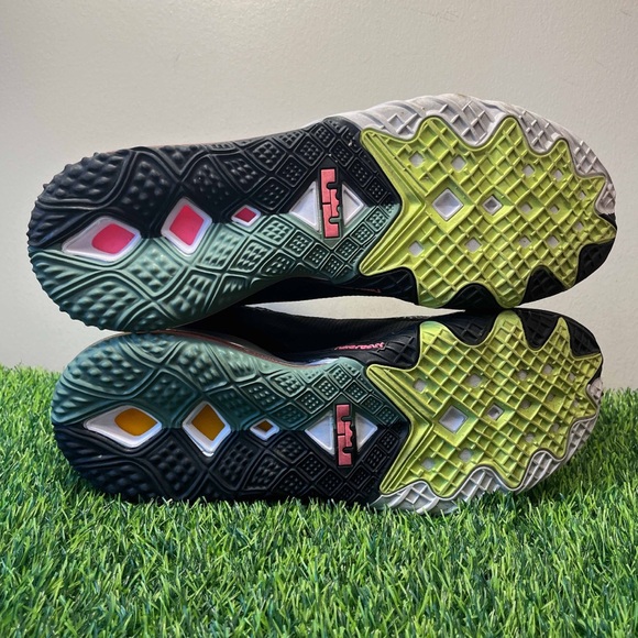 Nike LeBron 18 XVIII Low x Space Jam Bugs vs Marvin - Picture 7 of 13